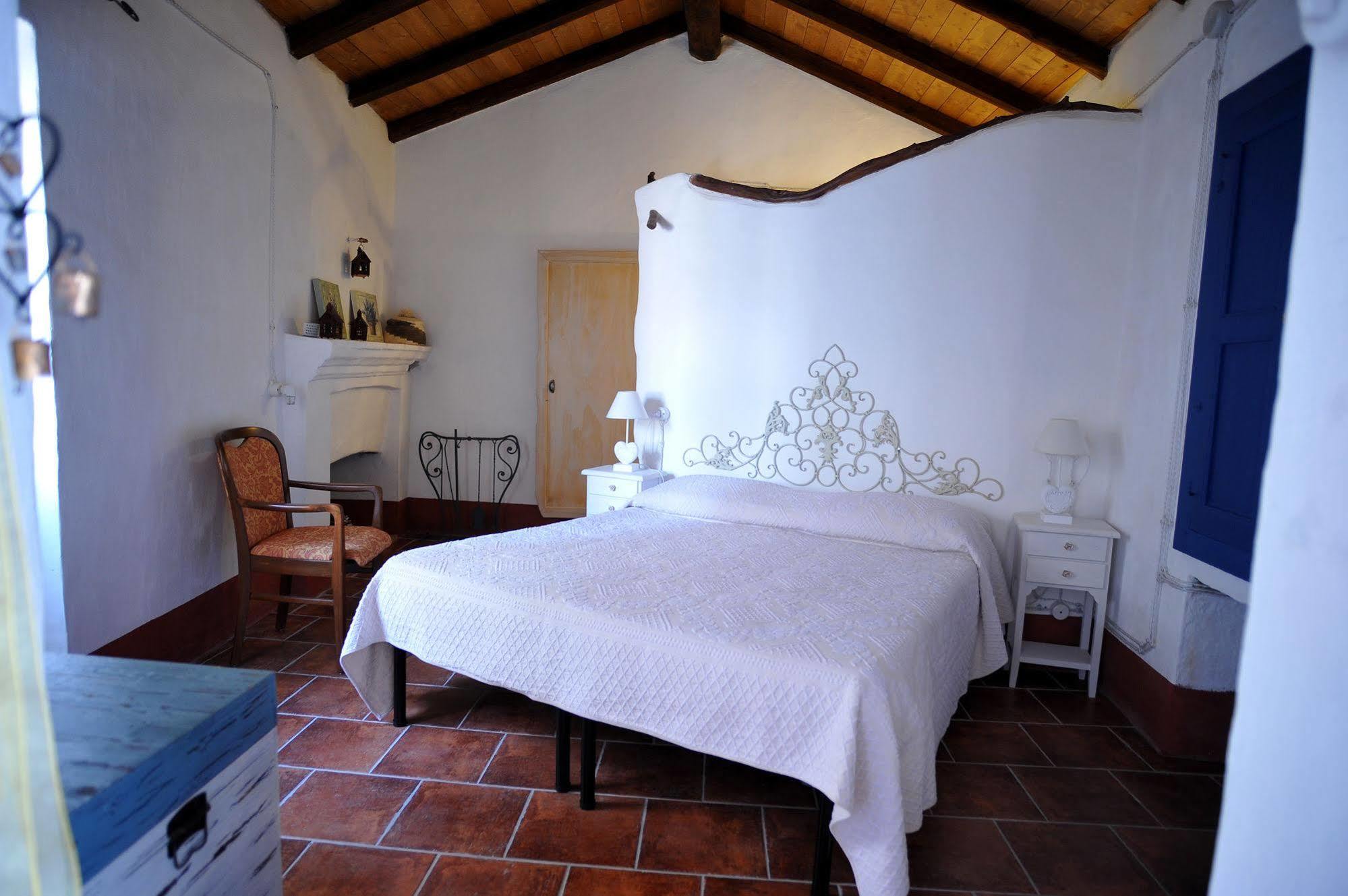 B&B Corte San Lussorio Ольєна Екстер'єр фото